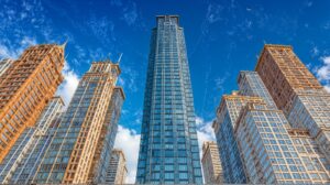 投稿についてもっと詳しく 第81話　リンセツ！！不動産ラビリンス Part4『不可解な資産家とデジタルトラップ 前編 ～15億円のオンライン取引!?～』